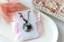 Load image into Gallery viewer, Green Theme Floral Necklace