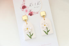 Load image into Gallery viewer, Birth Flower - April