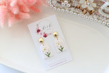 Load image into Gallery viewer, Birth Flower - April