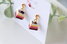 Load image into Gallery viewer, Medium Size Floral Studs