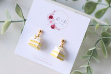 Load image into Gallery viewer, Medium Size Floral Studs