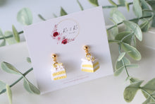 Load image into Gallery viewer, Medium Size Floral Studs