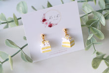 Load image into Gallery viewer, Medium Size Floral Studs