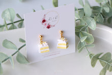Load image into Gallery viewer, Medium Size Floral Studs