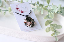Load image into Gallery viewer, Green Theme Floral Necklace