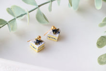 Load image into Gallery viewer, Medium Size Floral Studs
