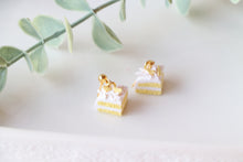 Load image into Gallery viewer, Medium Size Floral Studs
