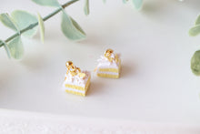Load image into Gallery viewer, Medium Size Floral Studs