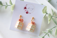 Load image into Gallery viewer, Medium Size Floral Studs