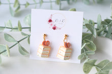 Load image into Gallery viewer, Medium Size Floral Studs