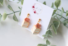 Load image into Gallery viewer, Medium Size Floral Studs