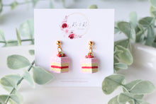 Load image into Gallery viewer, Medium Size Floral Studs