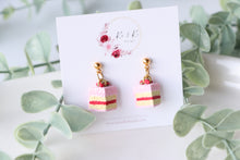 Load image into Gallery viewer, Medium Size Floral Studs