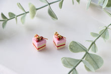 Load image into Gallery viewer, Medium Size Floral Studs