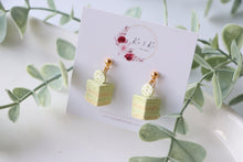 Load image into Gallery viewer, Medium Size Floral Studs