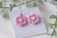 Load image into Gallery viewer, Medium Size Floral Studs