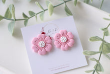 Load image into Gallery viewer, Medium Size Floral Studs