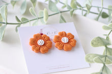 Load image into Gallery viewer, Medium Size Floral Studs