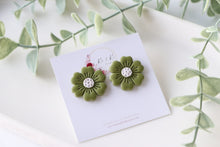Load image into Gallery viewer, Medium Size Floral Studs