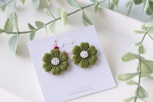 Load image into Gallery viewer, Medium Size Floral Studs