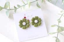 Load image into Gallery viewer, Medium Size Floral Studs