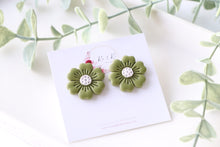 Load image into Gallery viewer, Medium Size Floral Studs