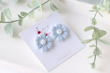Load image into Gallery viewer, Medium Size Floral Studs