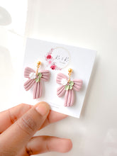 Load image into Gallery viewer, Bow Earrings