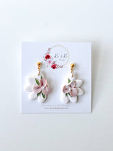 Load image into Gallery viewer, Floral Earrings
