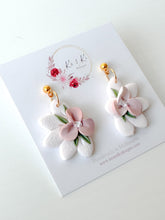 Load image into Gallery viewer, Floral Earrings