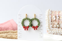 Load image into Gallery viewer, Simple Wreath Earrings