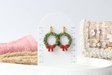 Load image into Gallery viewer, Simple Wreath Earrings