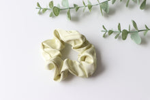 Load image into Gallery viewer, Pale Green