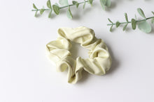 Load image into Gallery viewer, Pale Green