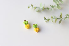 Load image into Gallery viewer, Green And Yellow Clip