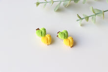 Load image into Gallery viewer, Green And Yellow Clip