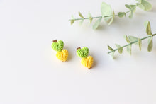 Load image into Gallery viewer, Green And Yellow Clip