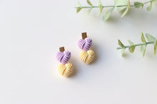Load image into Gallery viewer, Purple and Cream Clips