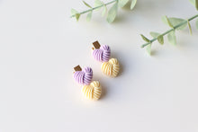 Load image into Gallery viewer, Purple and Cream Clips
