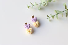Load image into Gallery viewer, Purple and Cream Clips
