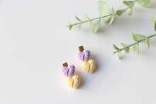 Load image into Gallery viewer, Purple and Cream Clips