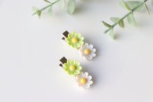 Load image into Gallery viewer, Light Green and White Flower Clips