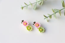 Load image into Gallery viewer, Pink and Green Flower Clips