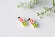 Load image into Gallery viewer, Pink and Green Flower Clips