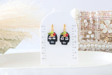 Load image into Gallery viewer, Skull Earrings