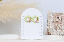 Load image into Gallery viewer, 6 Petal Flower ( Light Green )