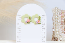 Load image into Gallery viewer, 6 Petal Flower ( Light Green )