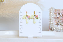 Load image into Gallery viewer, Floral Umbrela earrings