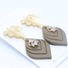 Load image into Gallery viewer, Floral Drop Earrings