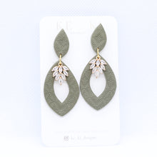 Load image into Gallery viewer, Saroji Crystal Earrings